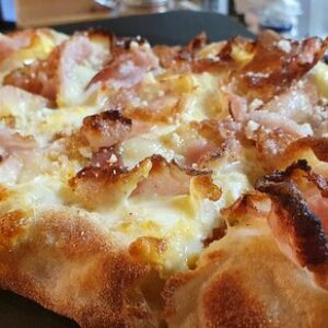 Pinsa "Prosciutto" (ham/champignons/tomatensaus)