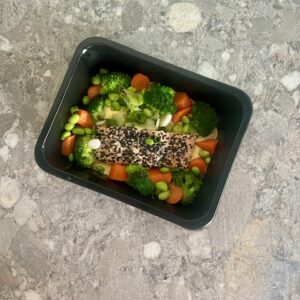Zalm in preisaus met broccoli, edamame & groene boontjes
