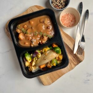 Kippenstoofvlees met traybake lentegroenten