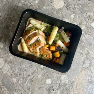 Kipfilet met dragonsaus, gebakken venkel, snijboontjes & wortel