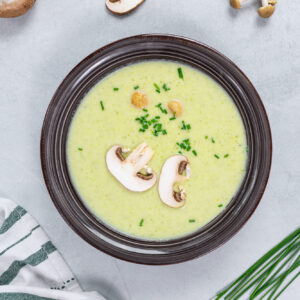Champignonsoep met kippenballetjes