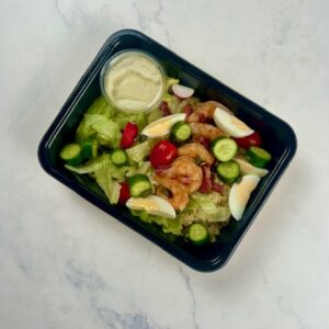 Salade met scampi, spekjes, ei, bulgur & bieslookdressing