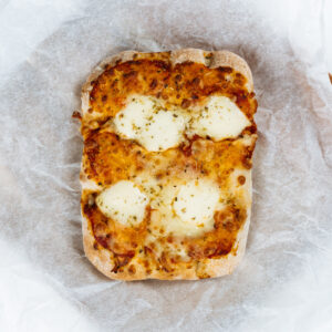 Pinsa "Margharita" (tomaat/basilicum/mozzarella)