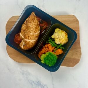 Kipfilet met een Spaanse ratatouille, zoete aardappel & gegrilde bloemkool