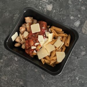 Italiaanse groentenratatouille met kippenbillenvlees & volkorenpenne
