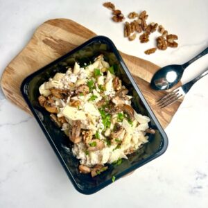 Pasta met champignonsaus, truffel, spek, kip & parmesan