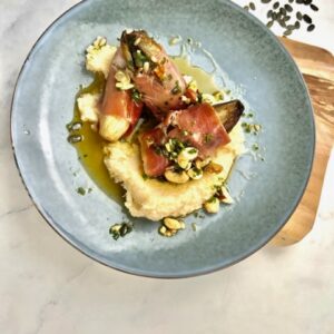 Witloofrolletjes met serranoham, knolselderpuree & notenboter