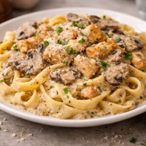 Pasta met champignonroomsaus & kip